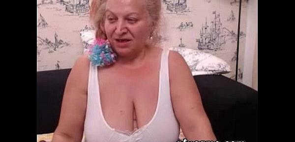  Mature Granny Fingering Pussy Play